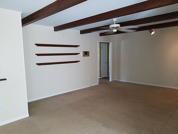 Family room w/ceiling fan