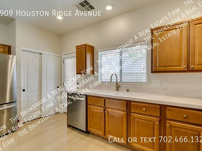 8909 Houston Ridge Ave — Photo 24