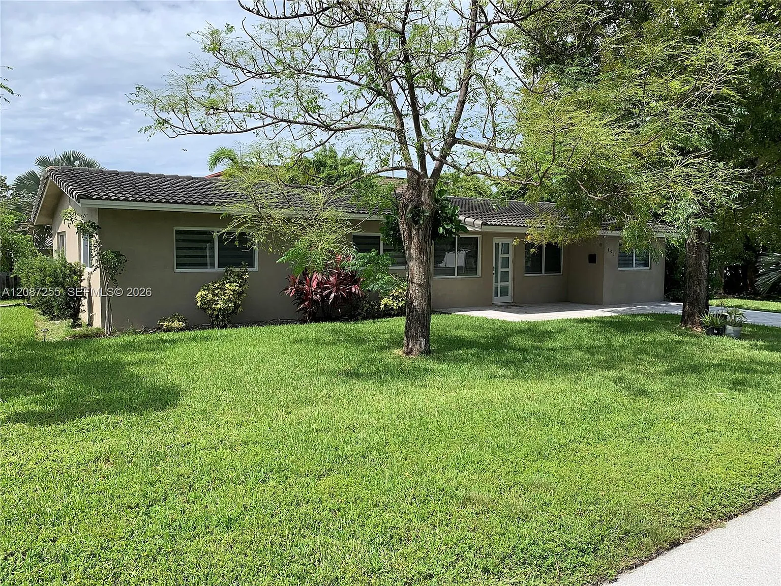 Santa Barbara Estates — Photo 1