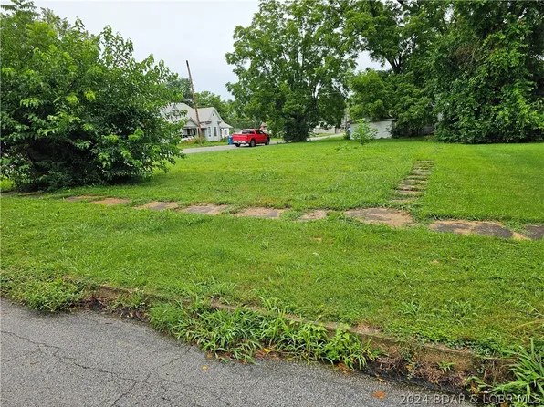 322 N Oak St, Eldon, MO 65026