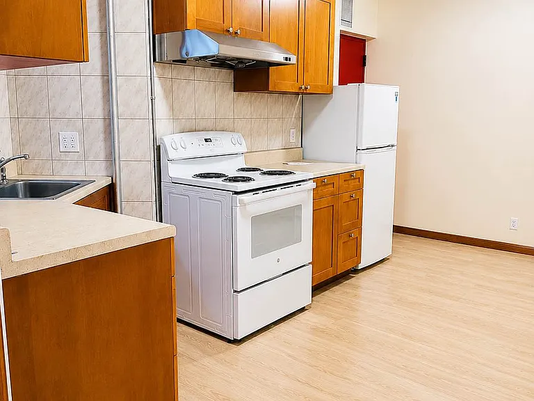 123 Mott St #27 — Photo 2