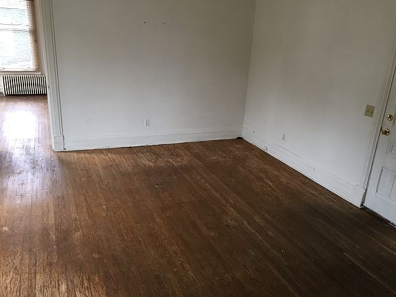 3rd image of 105 Ross Pl