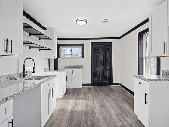 3rd image of 7406 Oakland Ave APT 4