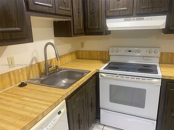 5th image of 335 W Laurel Dr APT 1M