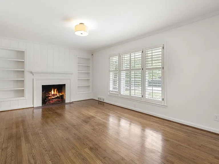 2151 Radcliffe Dr NW — Photo 7