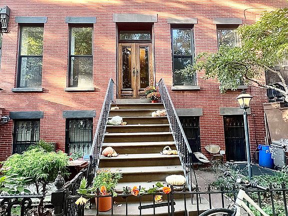 4th image of 177 Bainbridge St #2
