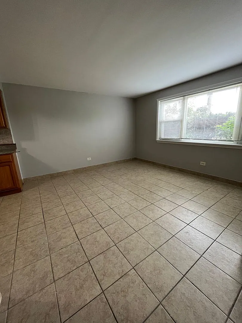 2951 Thatcher Ave — Photo 4