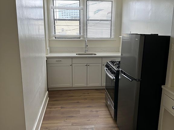 2nd image of 1950 Argyle Ave APT 11