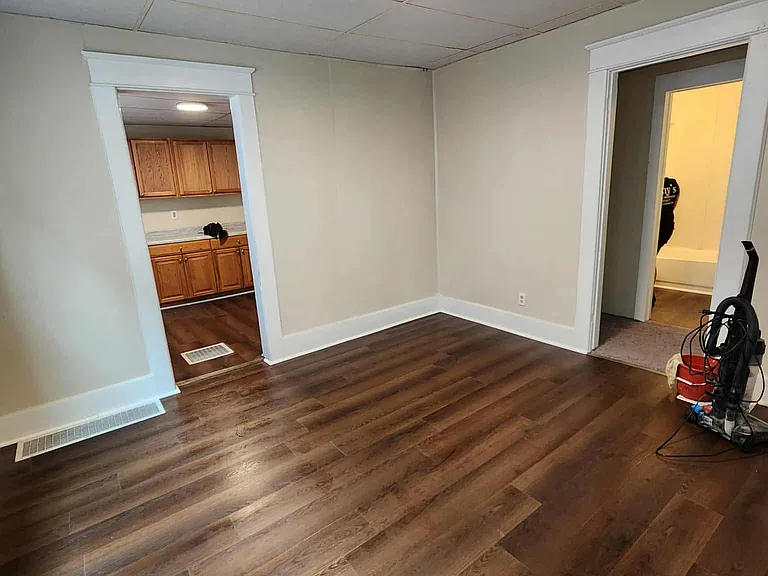 654 W 4th St #1 — Photo 2