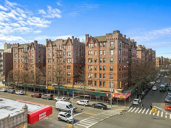 4th image of 446 Kingston Ave APT D9