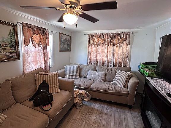 4th image of 408 S West 8th Ter