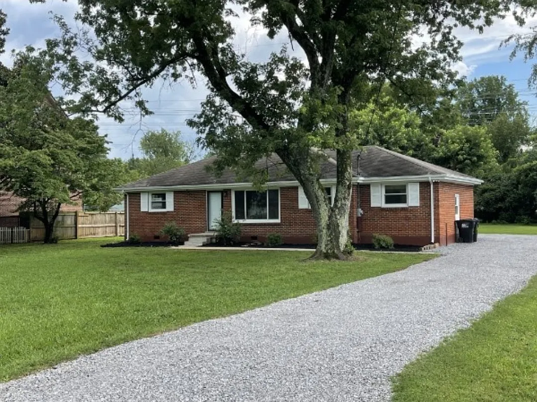 3 bed, 1264 sqft, $2,200 — Photo 4