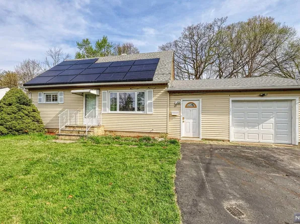 69 Woodlot Rd, Wayne, NJ 07470