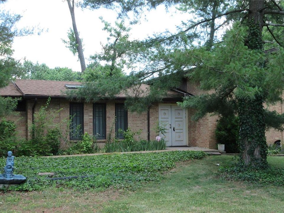 1st image of 6 Dumbarton Dr