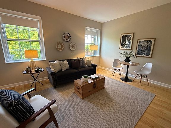 3rd image of 60 Glen Rd #306