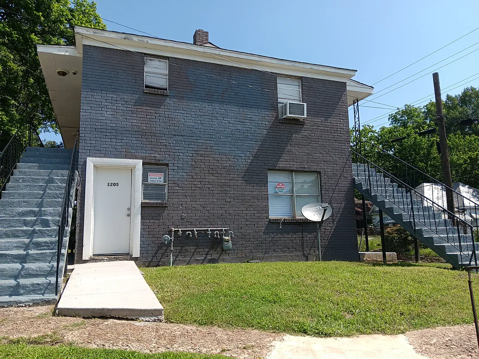 1203 Latham St #1203
