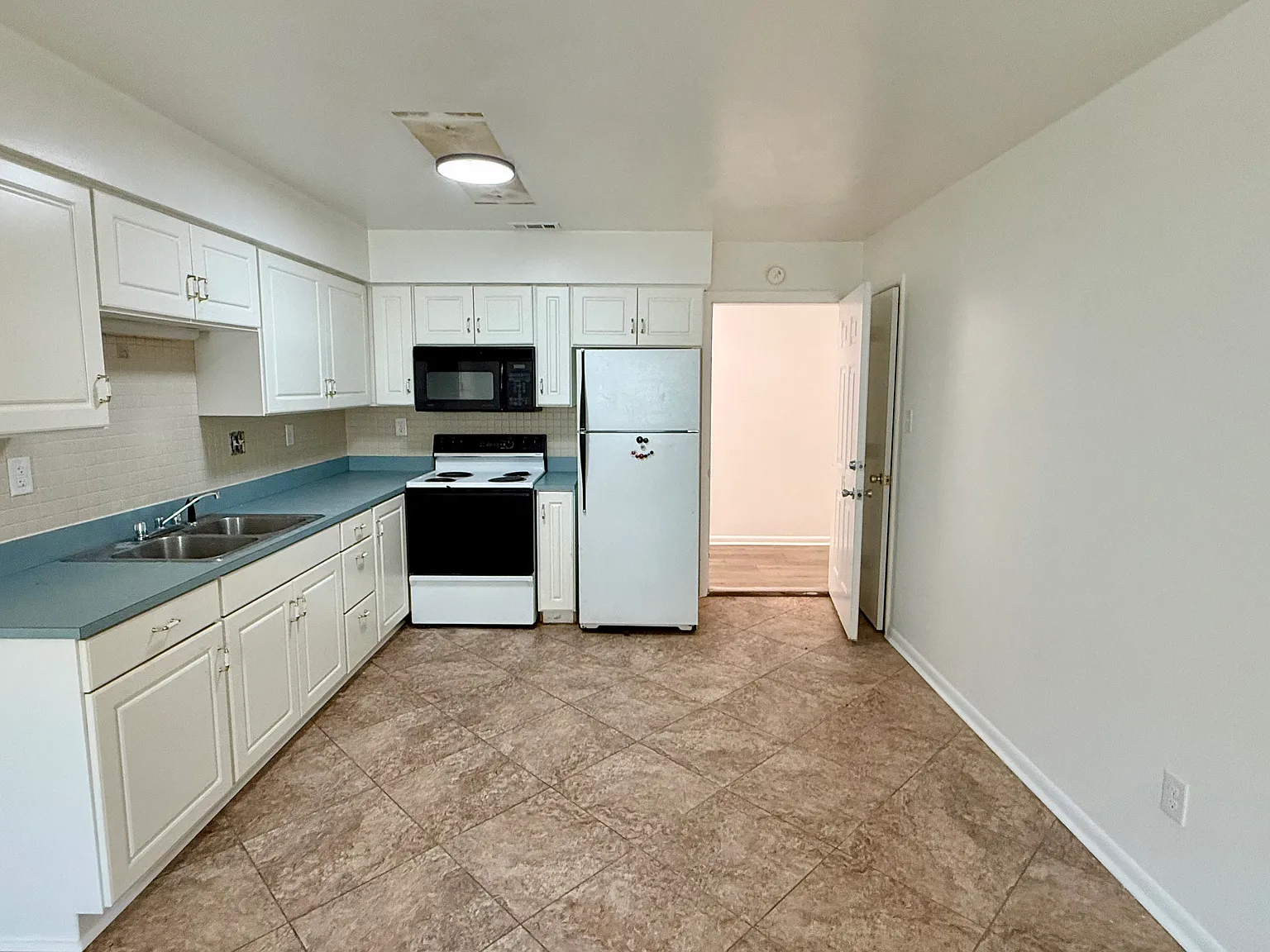 527 Broad Ave — Photo 1