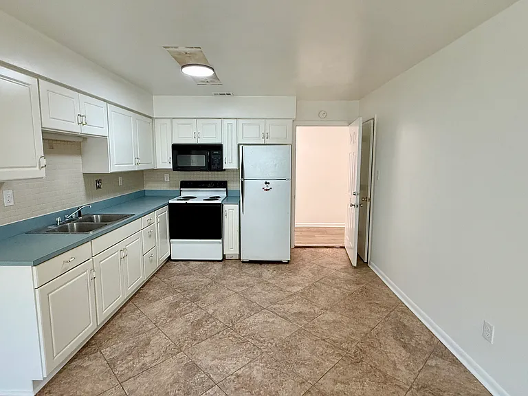 527 Broad Ave #15 — Photo 1