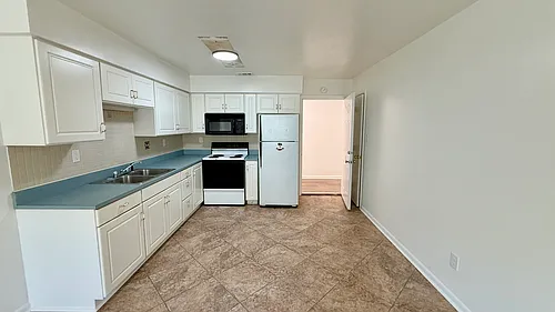 527 Broad Ave Photo 1