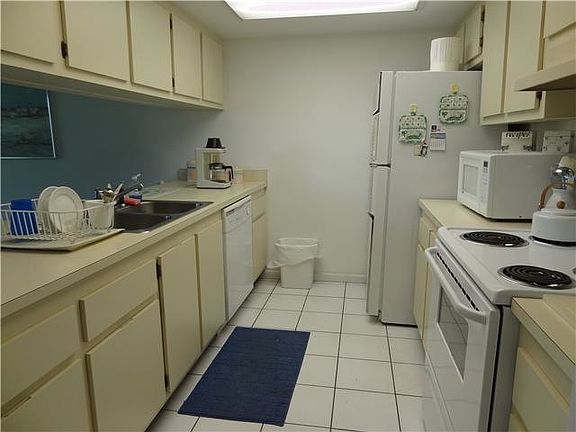 4th image of 2233 NW 22nd Ave APT 17-114