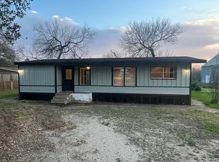 302 Ross, Devine, TX 78016