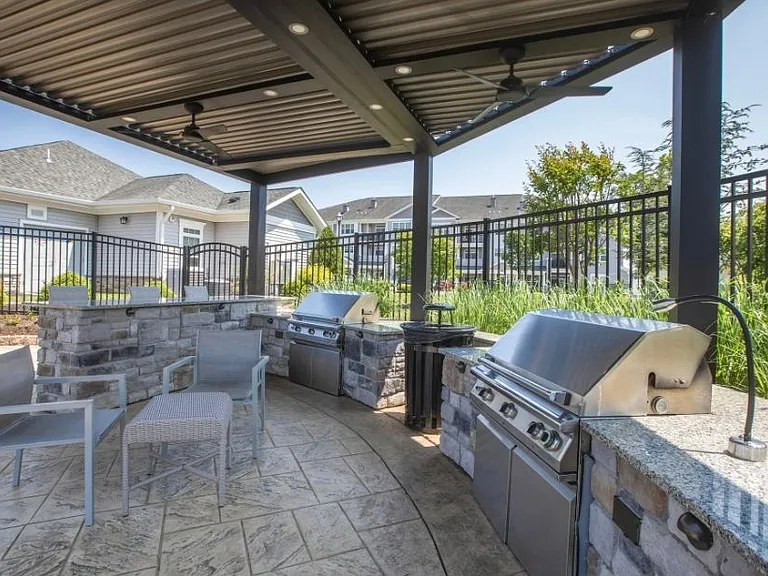 Avanti Luxury Apartments — Photo 24