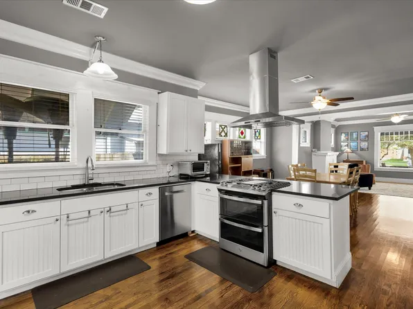 1942 Fairmount Ave, Fort Worth, TX 76110