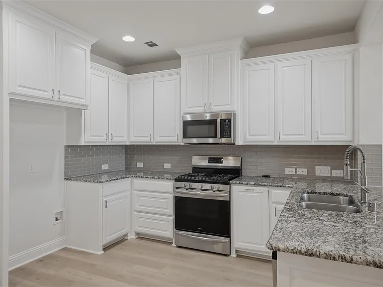 3709 Quail Wood Dr — Photo 5