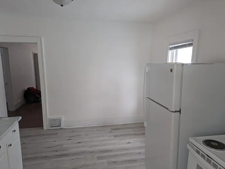 525 W Dakota Ave — Photo 16