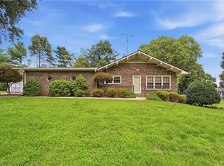 325 Spring St, Yadkinville, NC 27055
