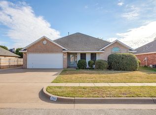 706 Hill Ln, Cleburne, TX 76033