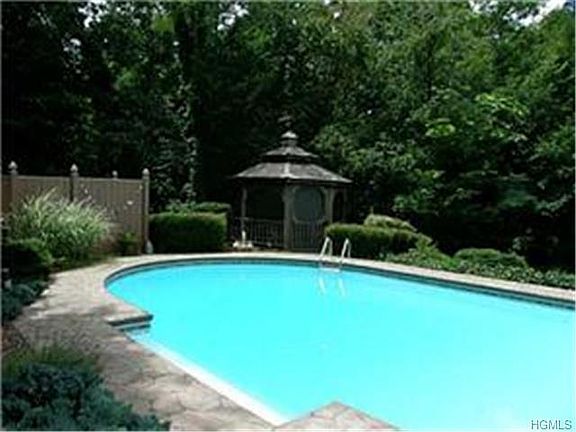 5th image of 6 Roanoke Dr