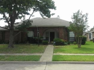 4910 Crestpoint Ln, Garland, TX 75043