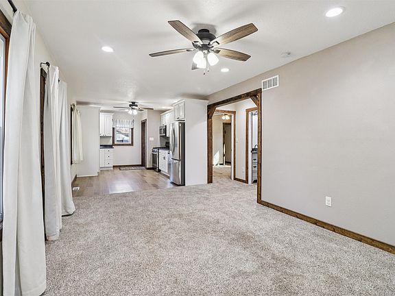 5th image of 118 E Watrous Ave