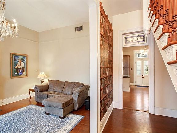 4th image of 803 Burgundy St #803