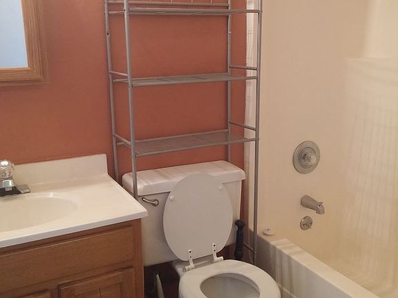 4th image of 1407 Stoddard St APT 4