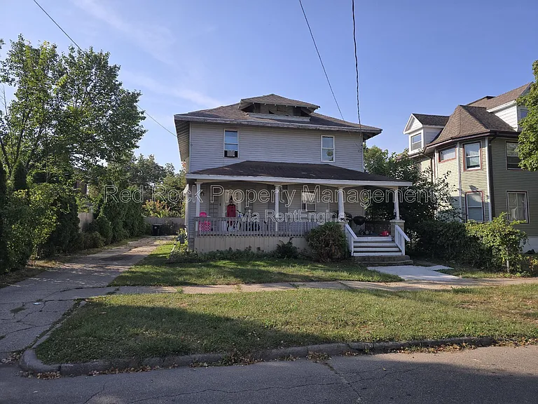 320 Highland Ave — Photo 22