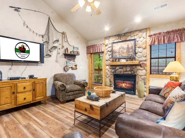 135 Rock Candy Lane, Branson, MO 65616