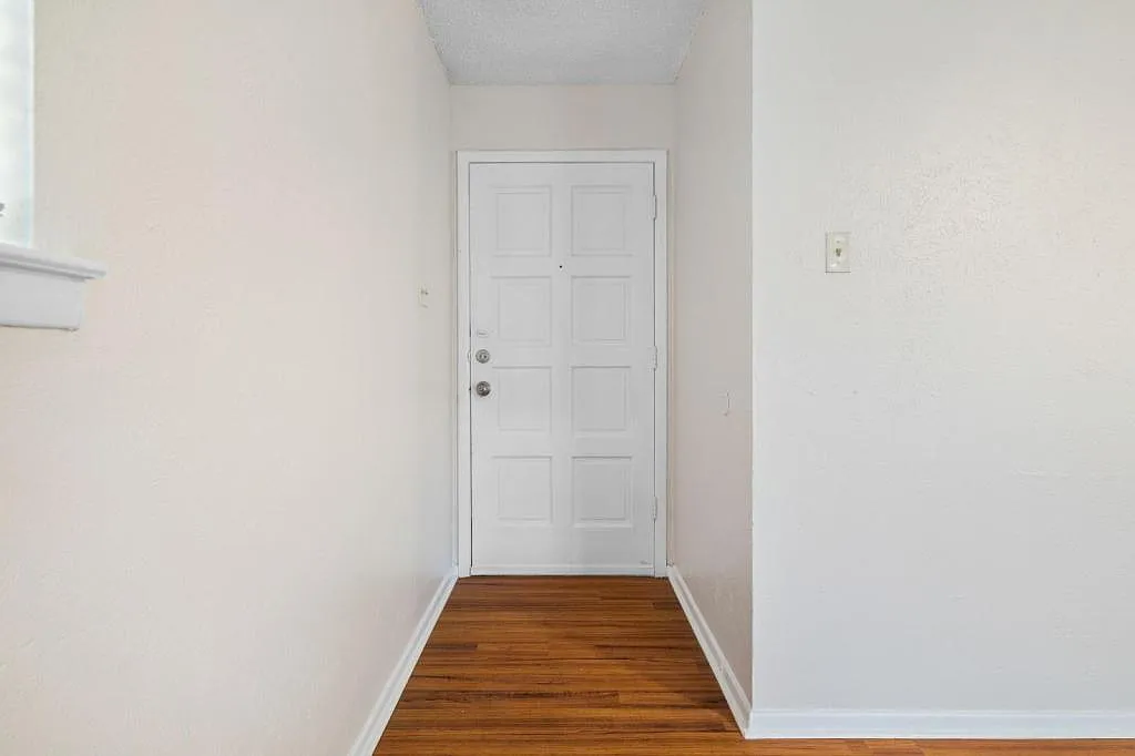 726 E Pecan St — Photo 3