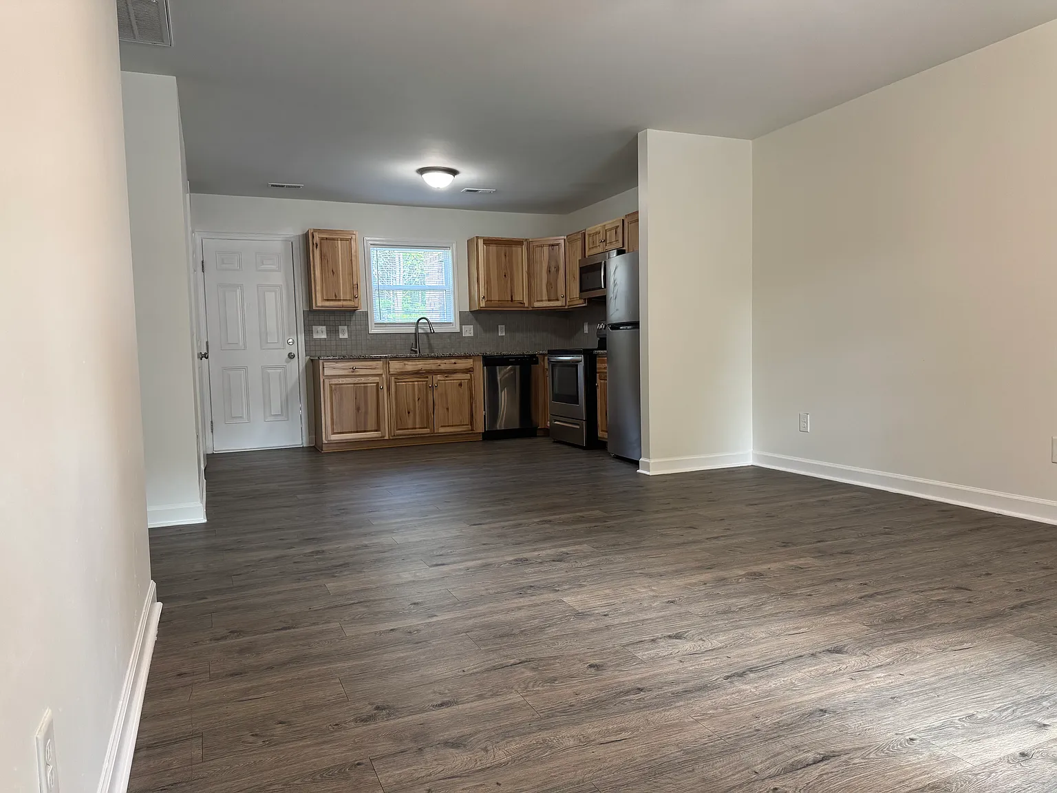 2 bed, 1000 sqft, $1,300 — Photo 4