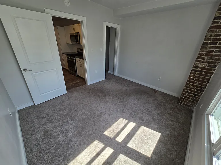 479 Norton St — Photo 9