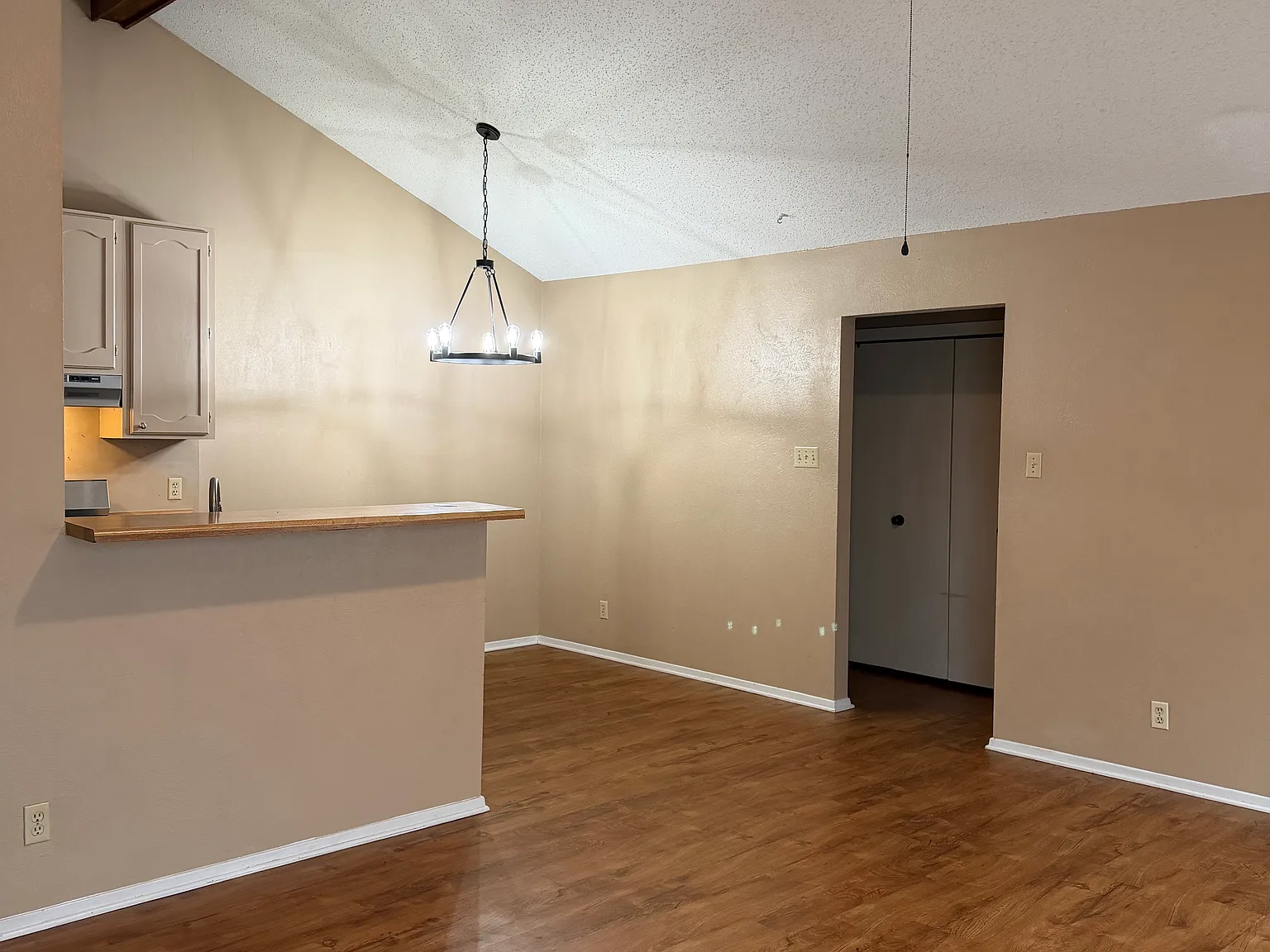 2 bed, 928 sqft, $1,200 — Photo 3