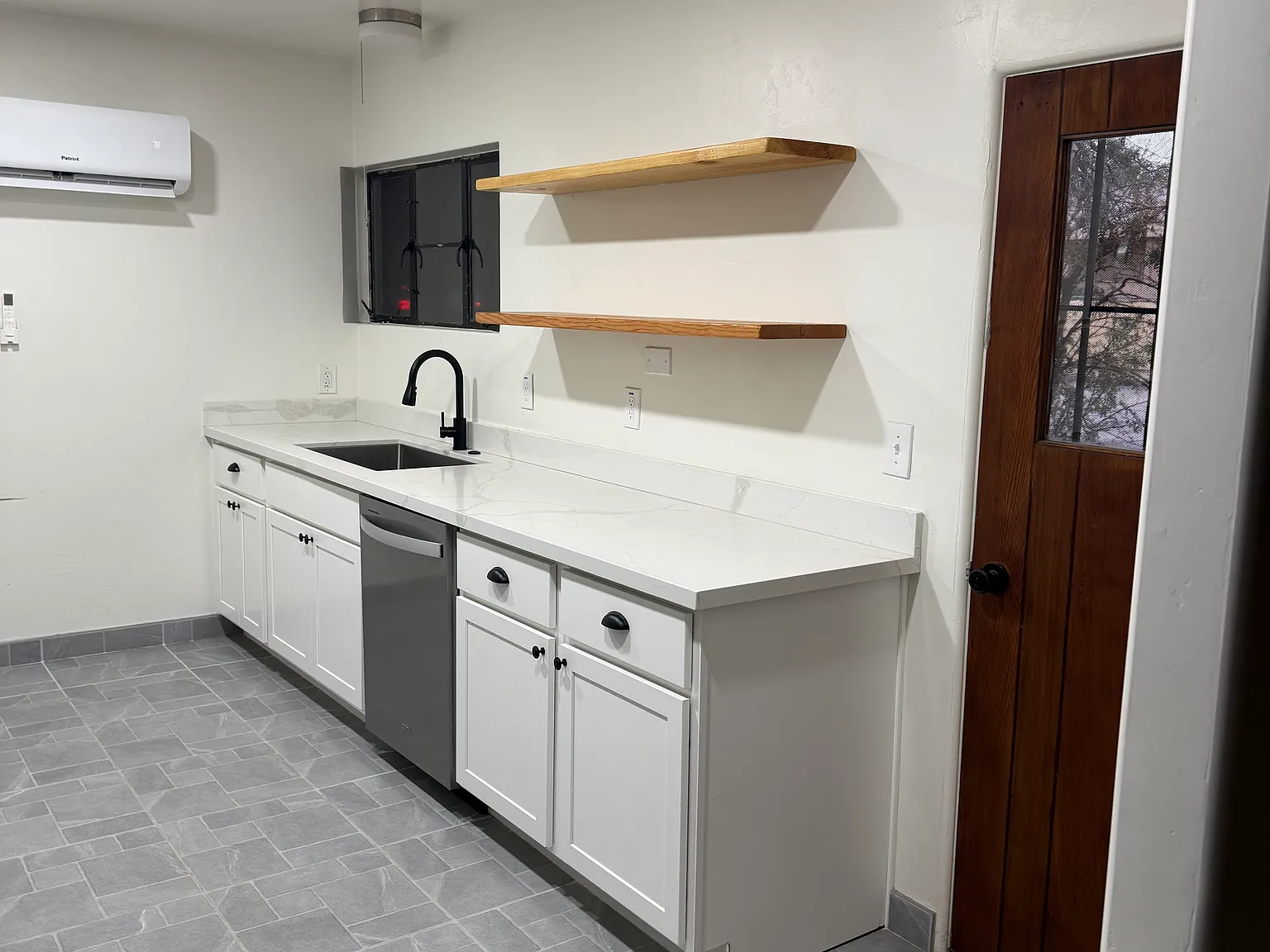 2 bed, 1800 sqft, $2,200 — Photo 2