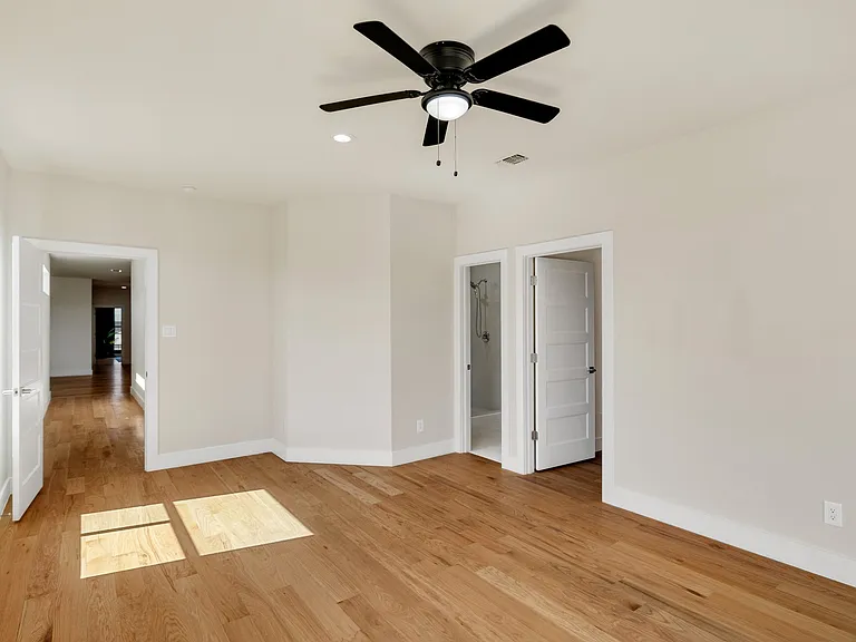 6449 Royalton Dr — Photo 29