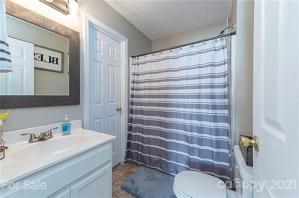 3 bed, 1205 sqft, $2,200 — Photo 1