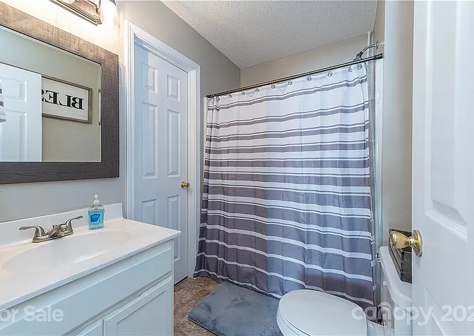 3003 Salmon River Dr