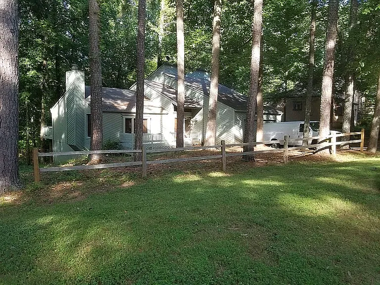 4 bed, 2000 sqft, $3,200 — Photo 1