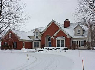 22 Roxbury Ln, Pittsford, NY 14534