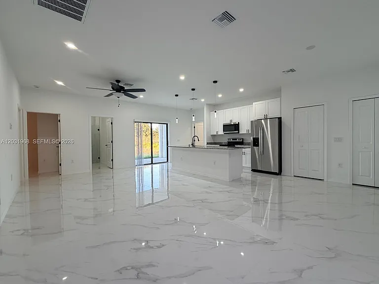 2706 72nd St W — Photo 2