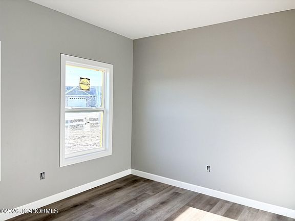 4th image of 717 Vine Dr